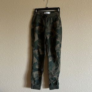 Hollister Co Army Camo Jogger Pants size XS